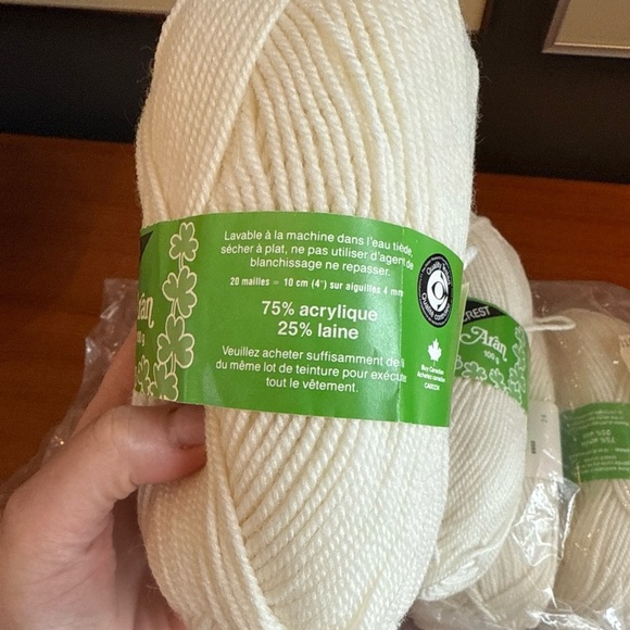 Baycrest Aran weight yarn 100 g six balls - Picture 5 of 5